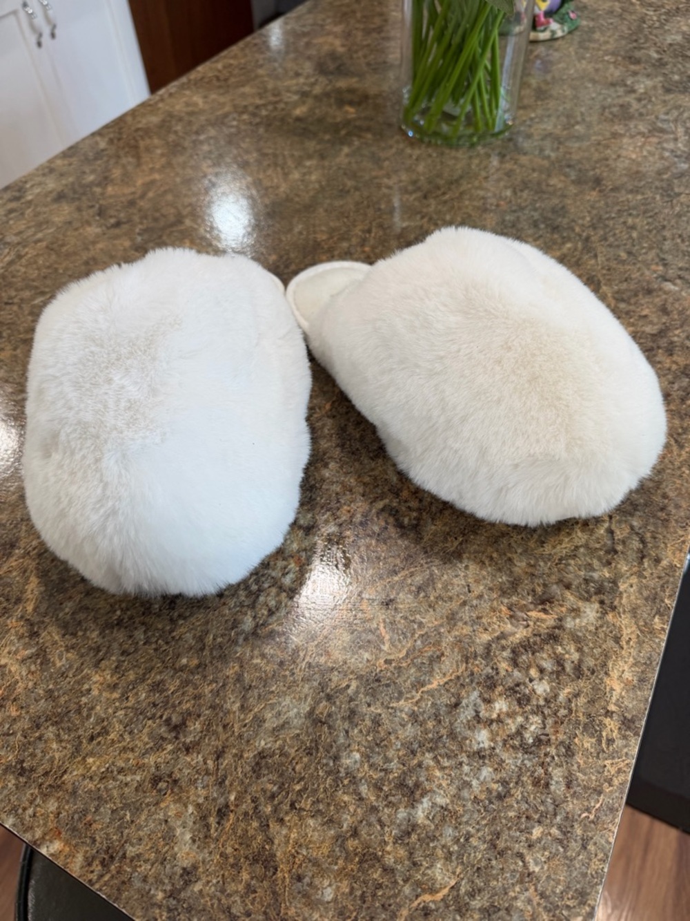 Free People Snowball Slippers/sz 8M/EU 39